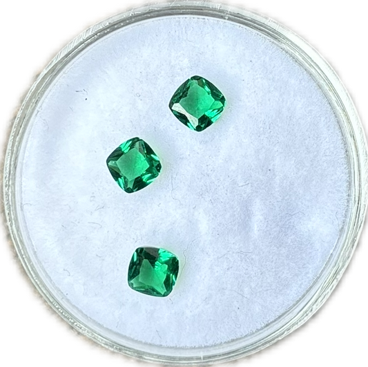 Cushion Emerald Nanos 4x4mm (pack of 3)