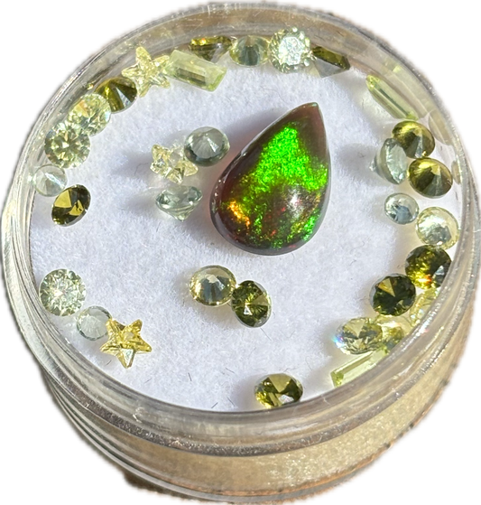 GREEN ELECTRIC FIRE opal parcel (Natural/Lab mix)